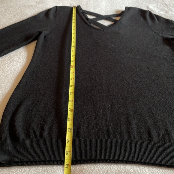 LOVE ELLIE Mia Back Detail Sweater size M - Picture 9 of 12